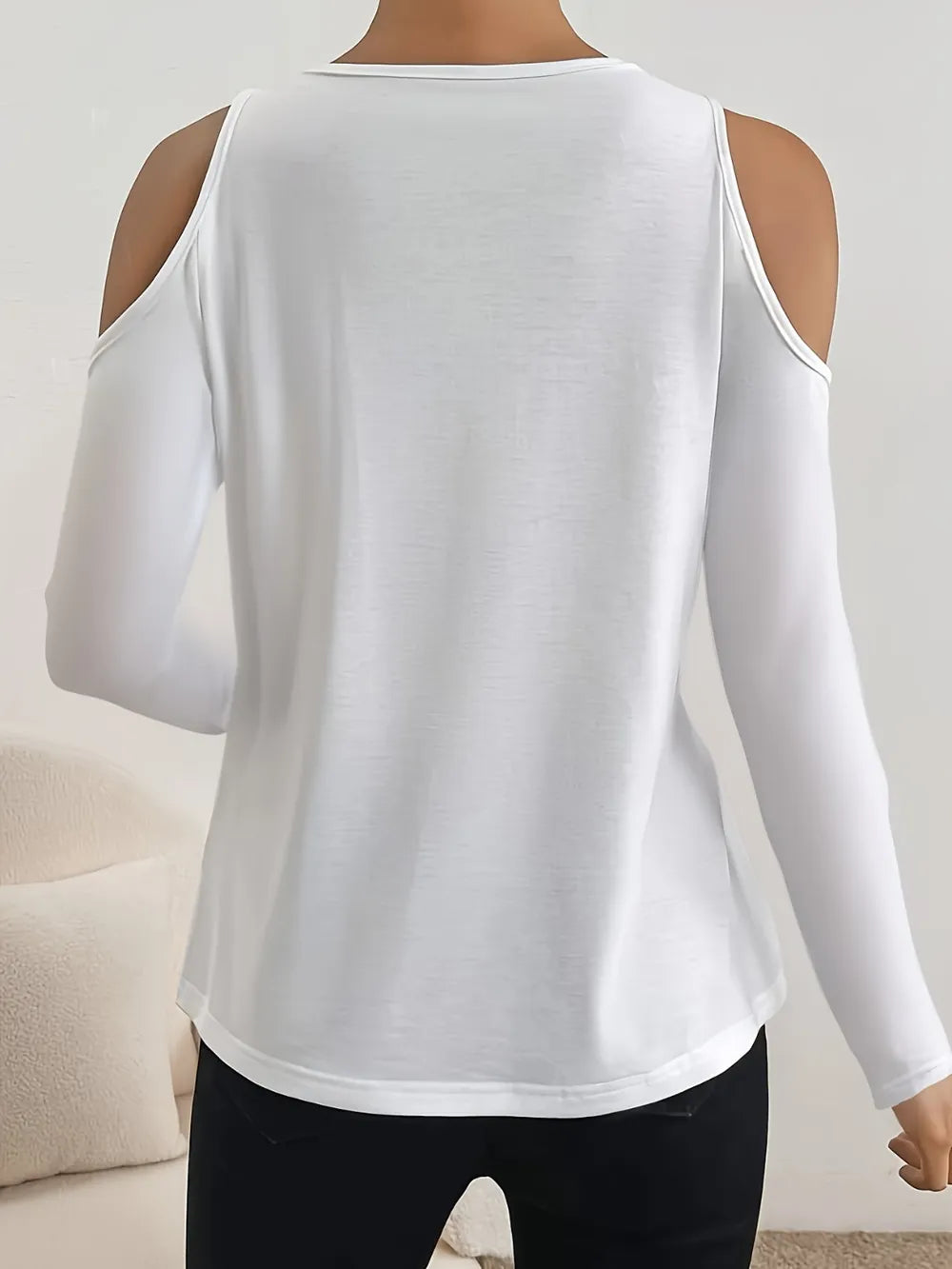Camiseta de manga larga con cuello de pico y hombros descubiertos
