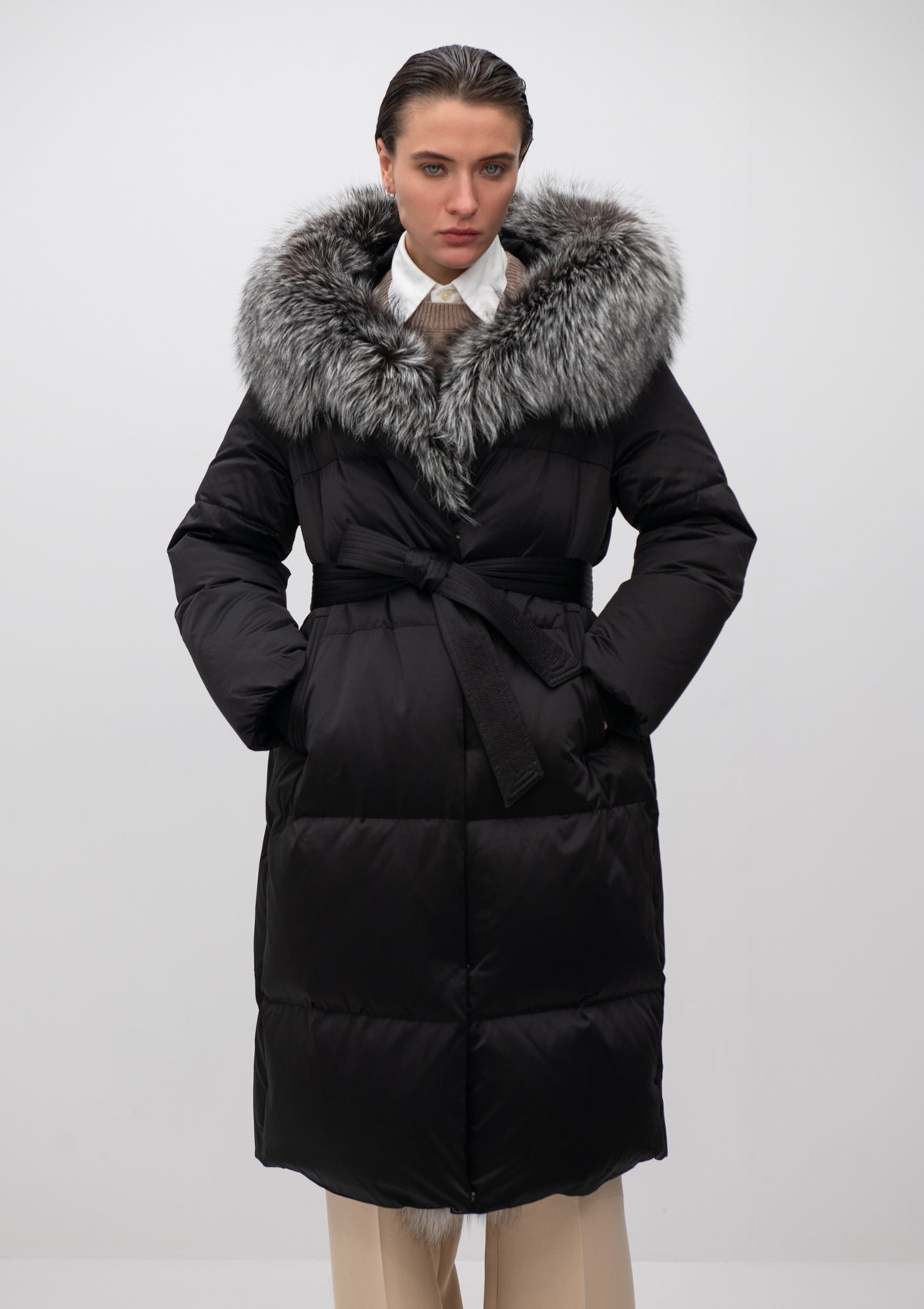 Parka Charlotte de plata genuina con piel de zorro