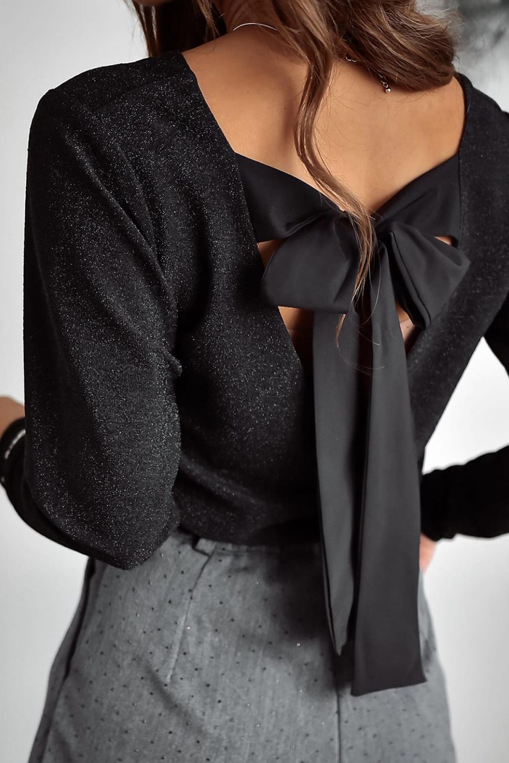 Blusa de manga larga con lazo y cuello en V