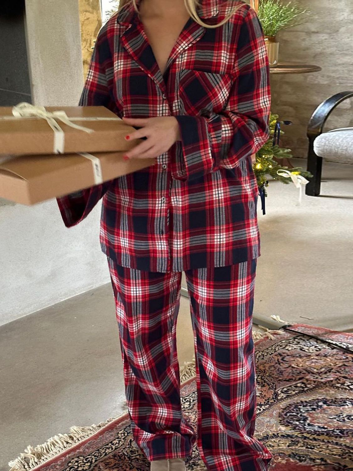 Conjunto de salón de camisa y pantalón con cuello de cuadros y botones