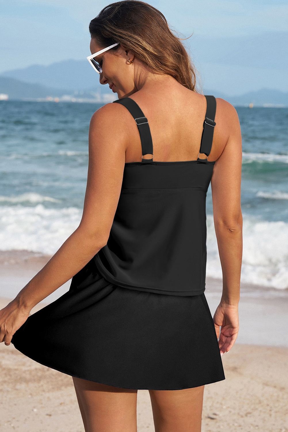 Tankini con cuello redondo, ajustable, de rayas azules y skort a juego