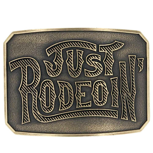 Hebilla del cinturón Dale Brisby con actitud de rodeo