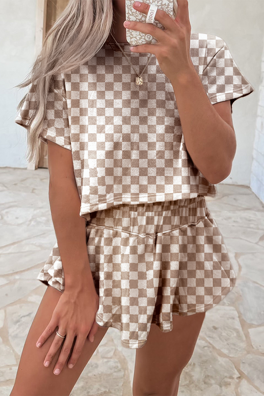 Conjunto de camiseta con estampado de cuadros marrones y minifalda pantalón de cintura alta