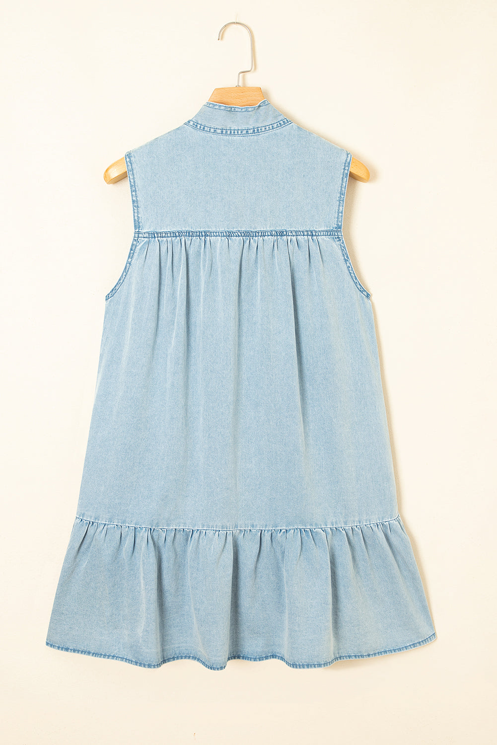 Vestido chambray sin mangas con cuello de lazo de color verde azulado y volantes