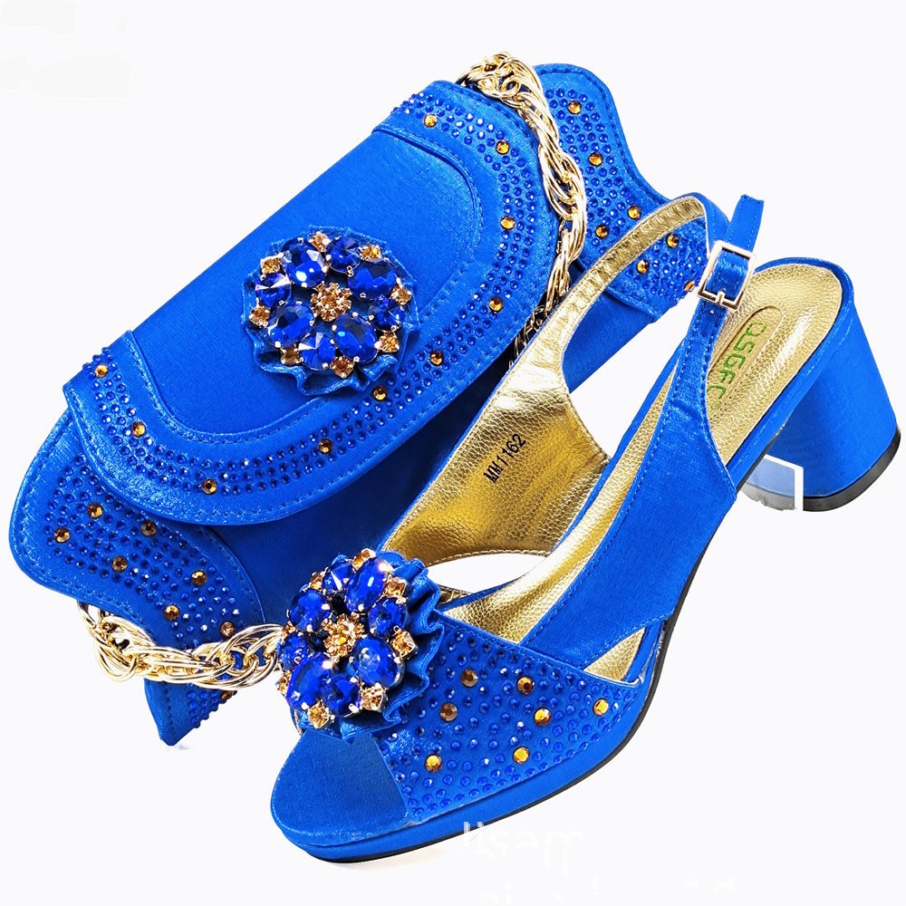 Fiesta de noche con zapatos de tacón de aguja con diamantes de imitación y bolso de mano. Consulta la tabla de tallas en "más detalles".