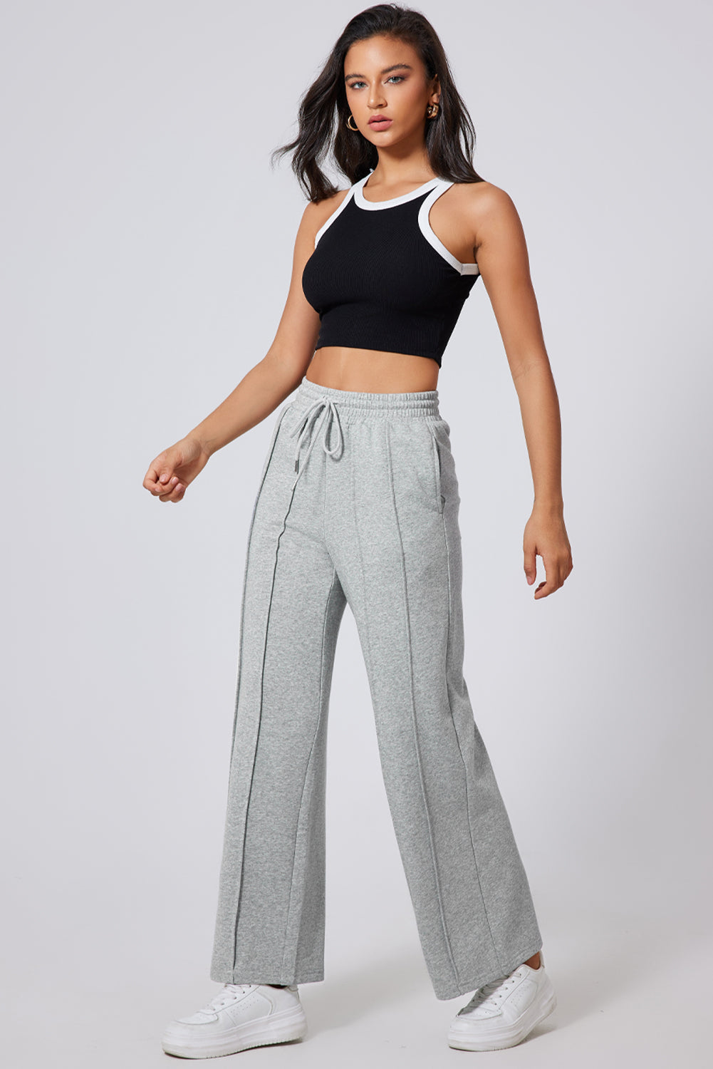 Pantalón de chándal gris de pernera ancha, talle alto, con cordón y costuras