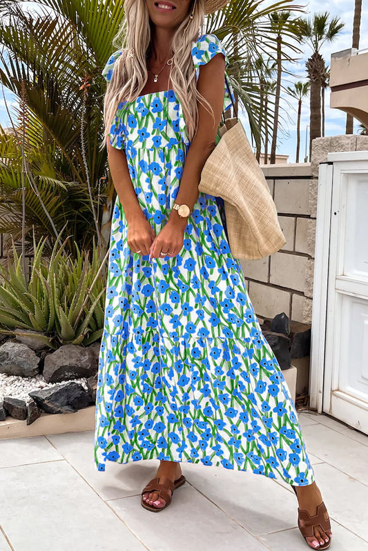 Maxivestido con estampado floral azul, escote cuadrado y tirantes con volantes