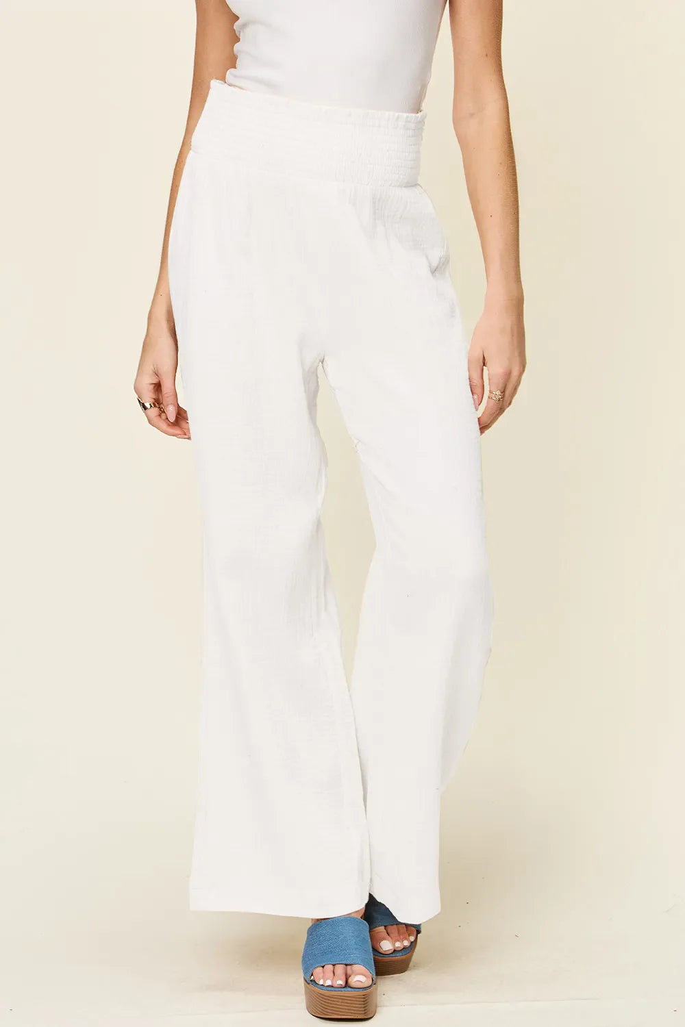 Pantalones anchos con cintura smock y textura de Double Take