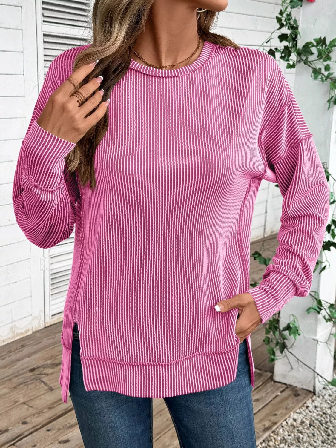 Sudadera de cuello redondo con aberturas laterales