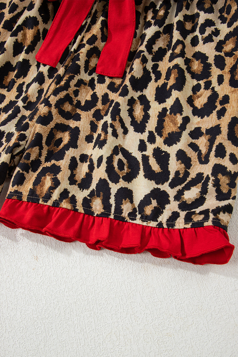 Conjunto de pijama de manga larga y pantalón corto con estampado de leopardo a cuadros retro en rojo de carreras y retales