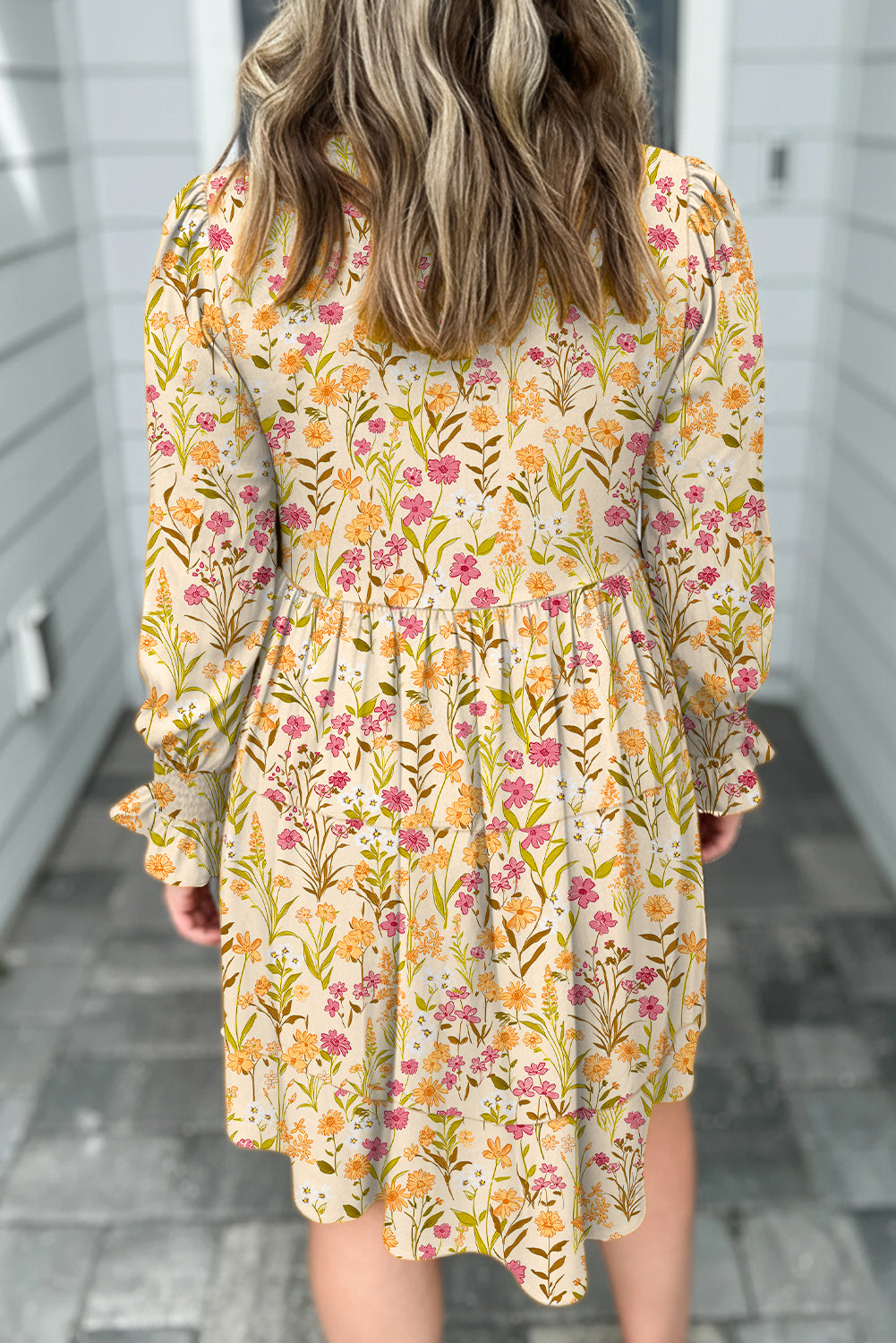 Vestido Camisero Holgado de Manga Larga con Estampado Floral Amarillo, Ribetes Volantes y Puños Fruncidos