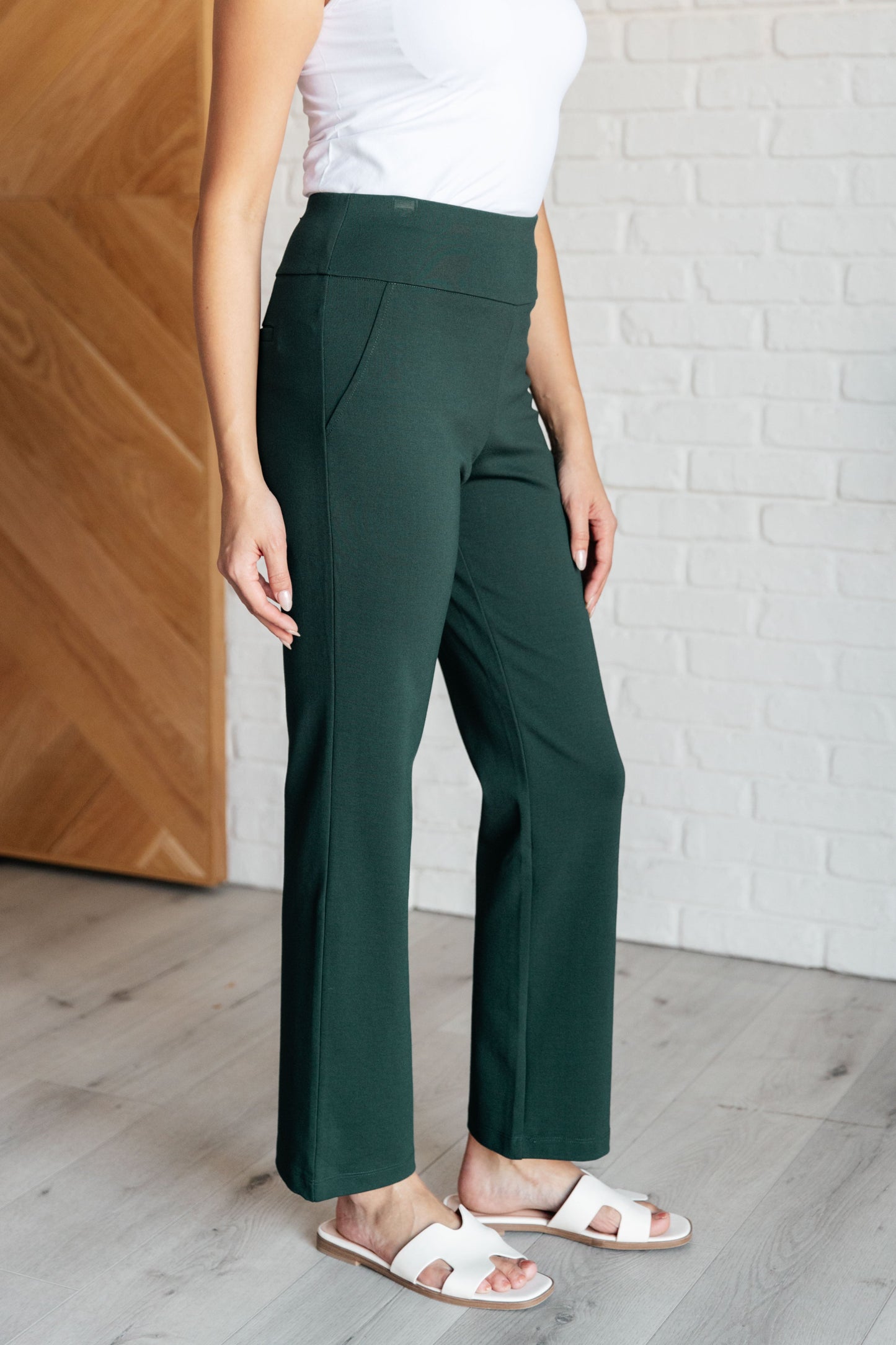 Pantalones Magic Straight en Verde Cazador