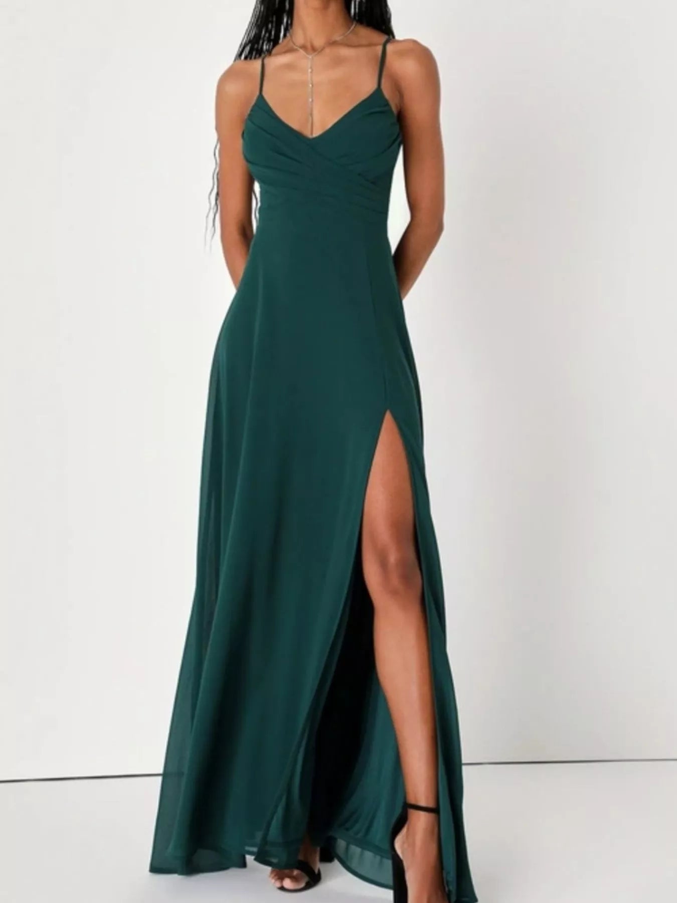 Vestido largo con abertura trasera y tiras cruzadas
