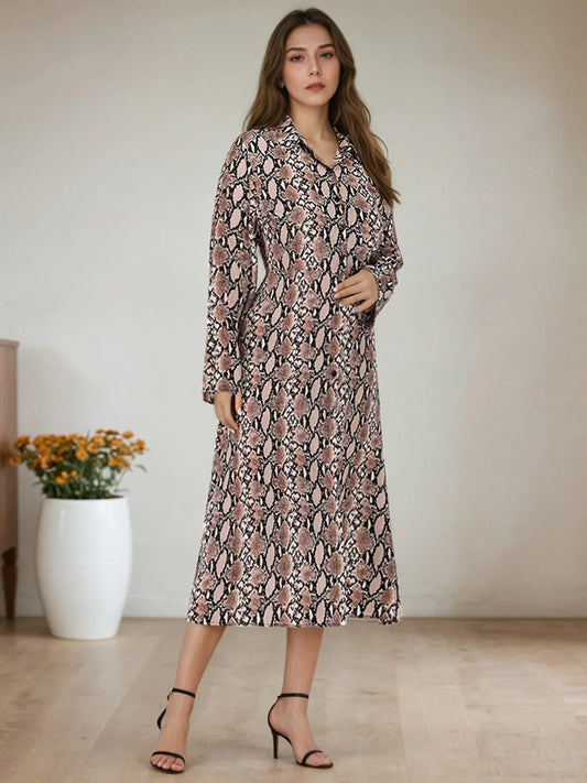 Vestido camisero de manga larga con estampado de serpiente