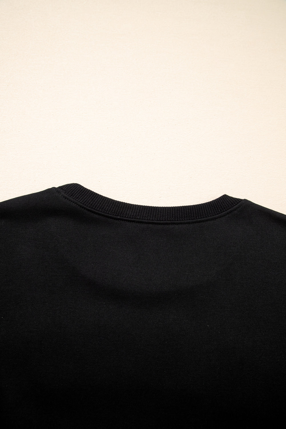 Sudadera suelta con letras de peluche "CLASSY UNTIL KICKOFF" negra