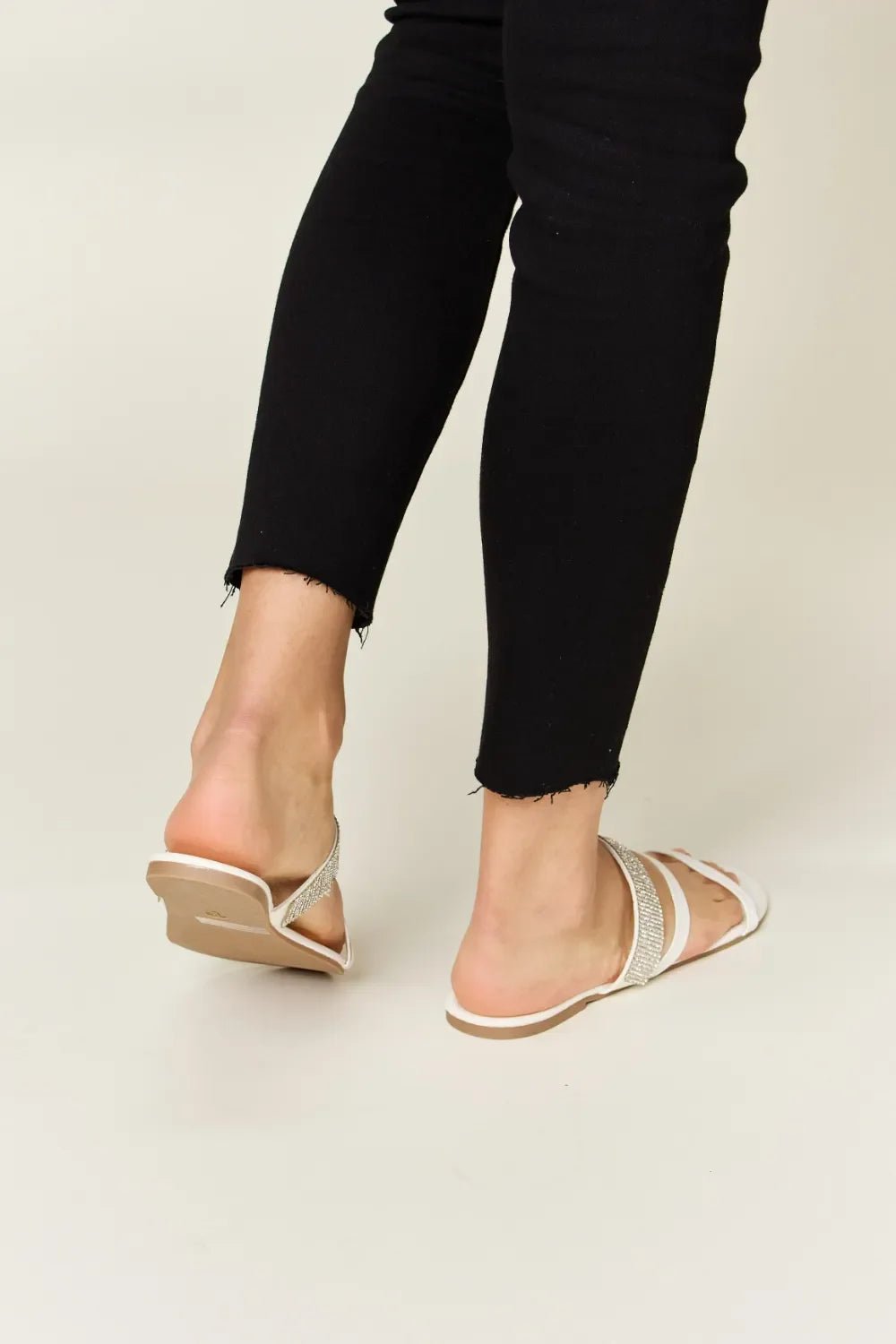 Sandalias planas con tiras de diamantes de imitación WILD DIVA