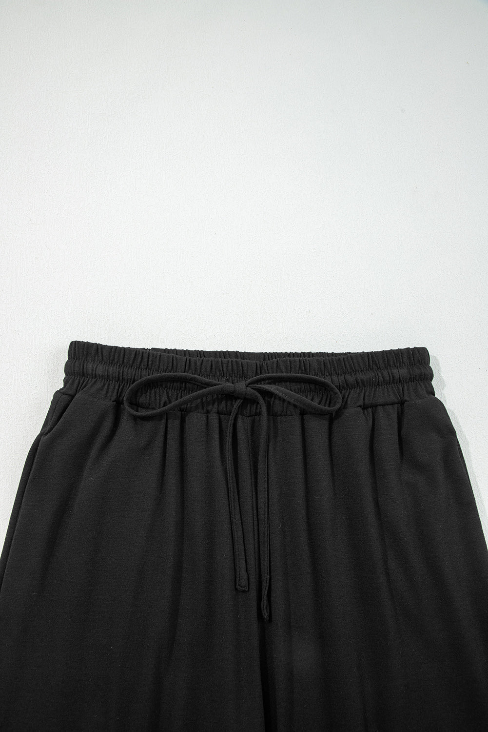 Conjunto de cárdigan con capucha y pantalones de salón con ribetes en contraste negros