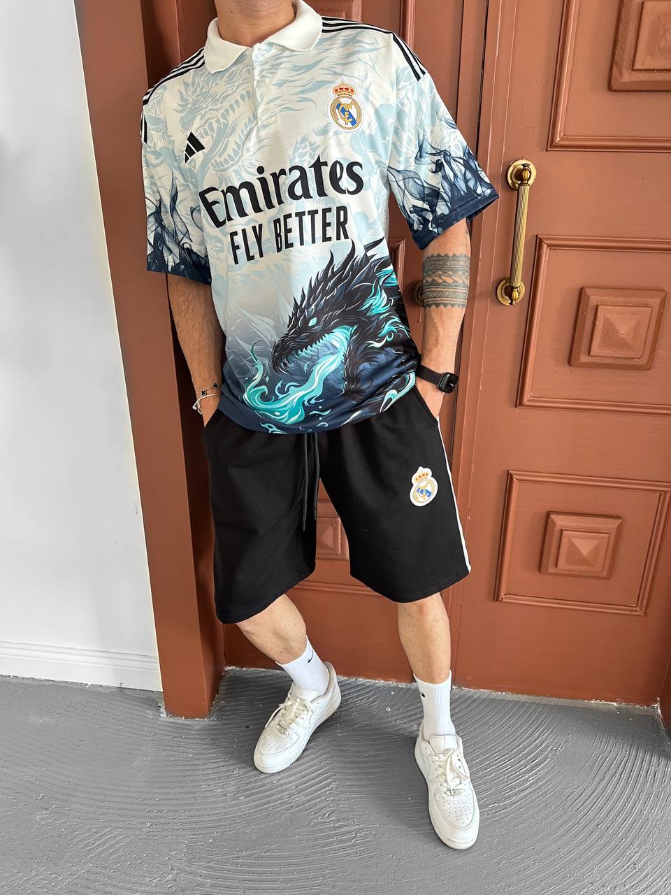 Conjunto de polo y pantalones cortos Dragon Fury para hombre – Ropa urbana con estilo fantasía y dragones que escupen fuego