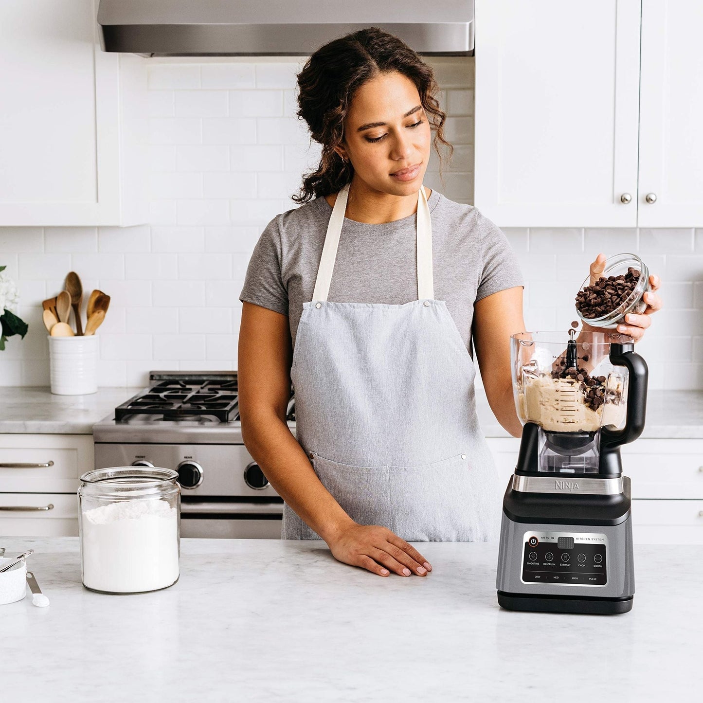 N inja BN801 Professional Plus Kitchen System, 1400 WP, 5 Functions for Smoothies, Chopping, Dough & More with Auto IQ, 72-oz.* Blender Pitcher, 64-oz. Processor Bowl, (2) 24-oz. To-Go Cups, Grey
