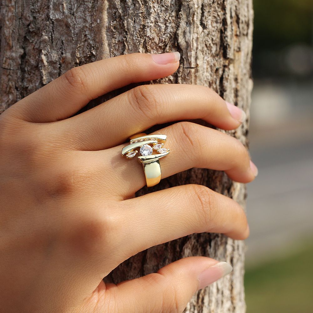 Huitan Luxury Gold Color Geometric Shape Women Rings Hiphop Party Stylish Female Finger Rings Dazzling CZ Lady's Fashion Jewelry