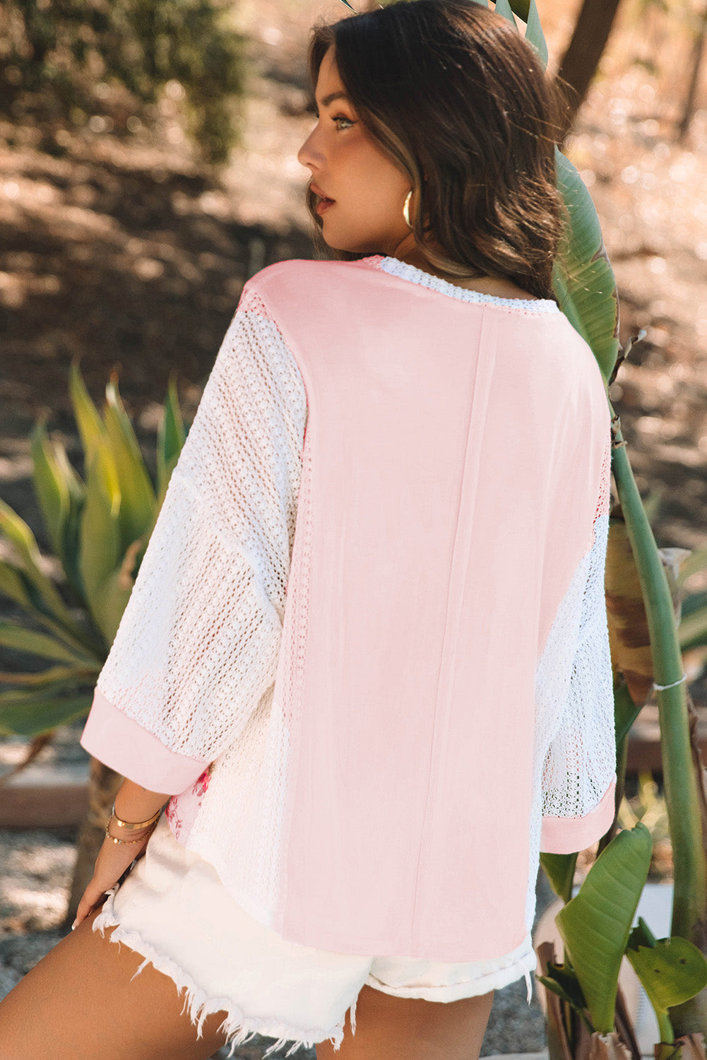 Blusa Delicacy de encaje floral y croché con mangas murciélago