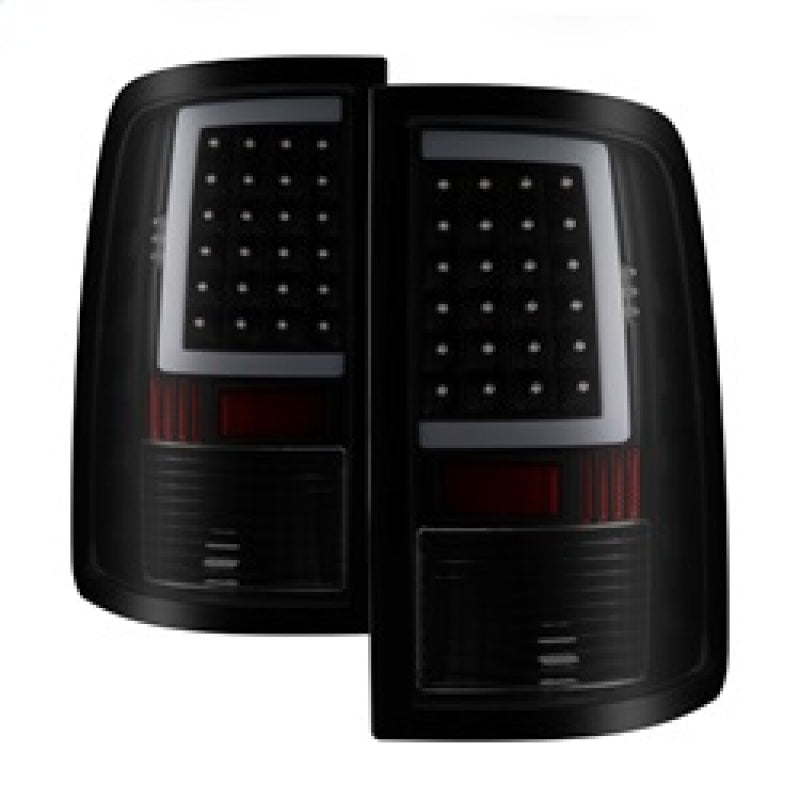 xTune 13-18 Dodge Ram 1500 (solo modelo LED) Luces traseras LED - Negro Humo (ALT-ON-DRAM13V2-LBLED-BSM)