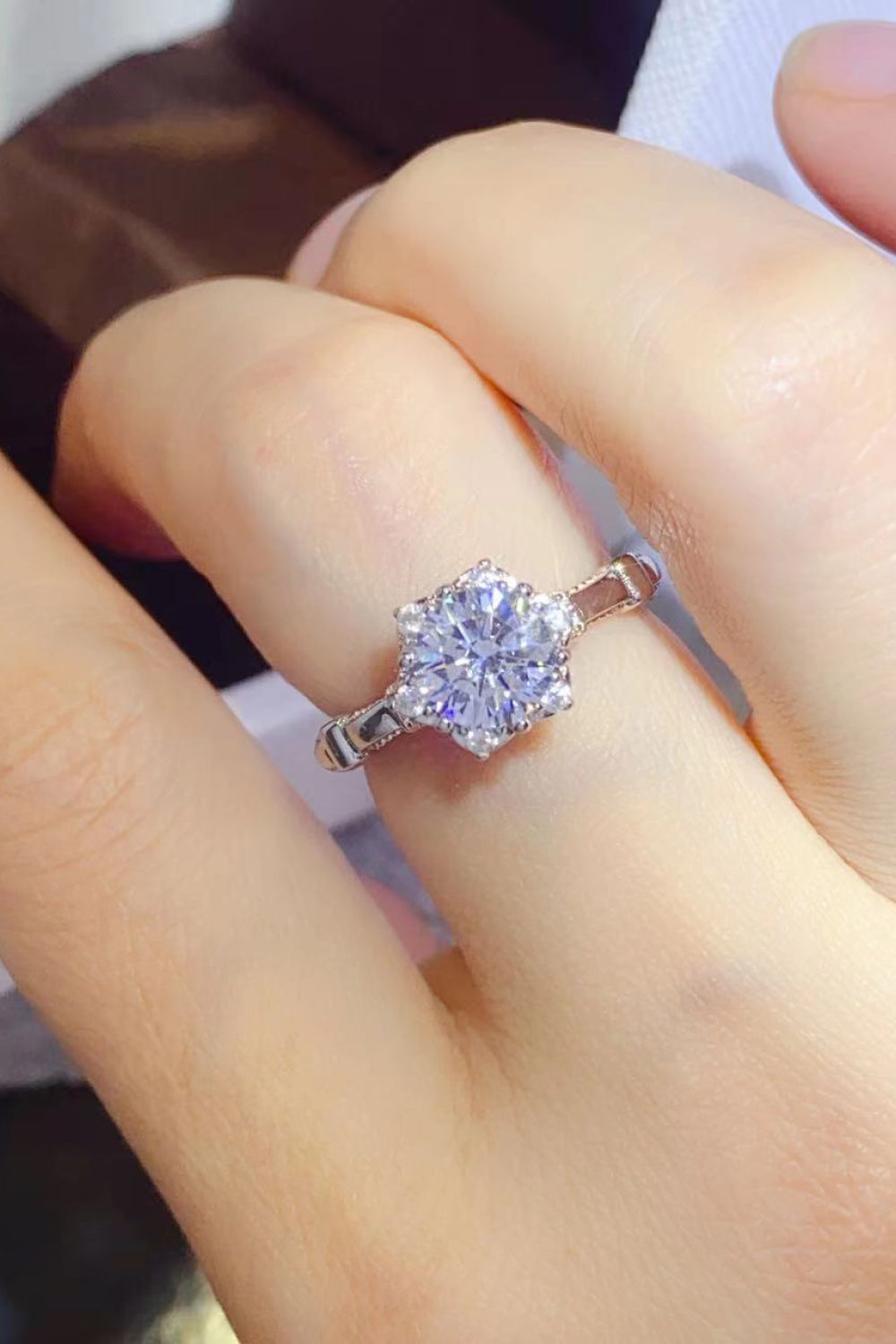 Anillo de Plata de Ley 925 con Moissanita de 1 Quilate