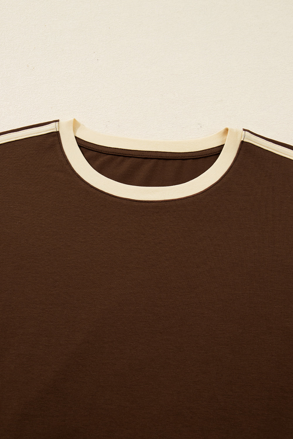 Camiseta de manga larga con cuello redondo, contraste de color y rayas universitarias en verde brillante