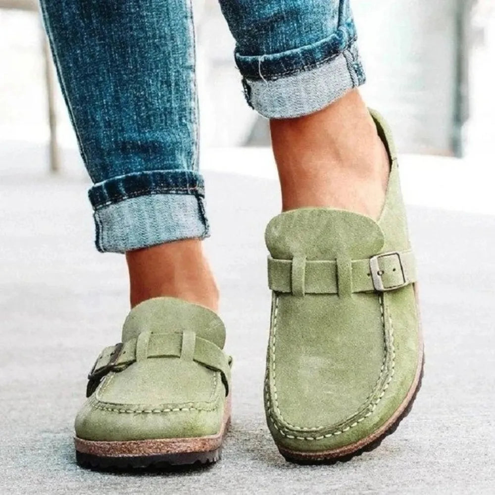 Mocasines con hebilla de tacón bajo y punta redonda