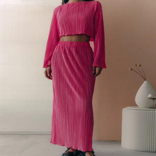 Traje de falda midi y top corto con mangas campana