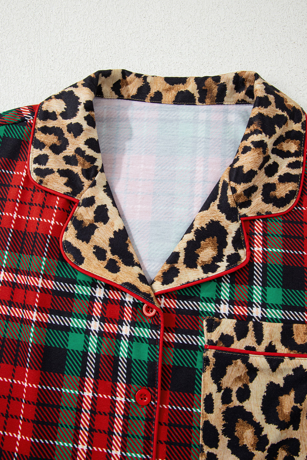 Conjunto de pijama de manga larga y pantalón corto con estampado de leopardo a cuadros retro en rojo de carreras y retales