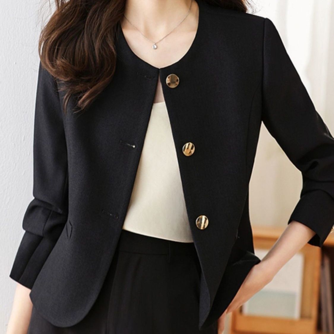 Chaqueta corta con cuello redondo para mujer – Prenda de abrigo informal ligera