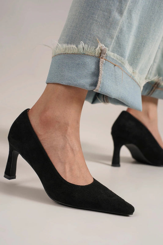 Zapatos de tacón de aguja con punta de gamuza sintética Beast Fashion