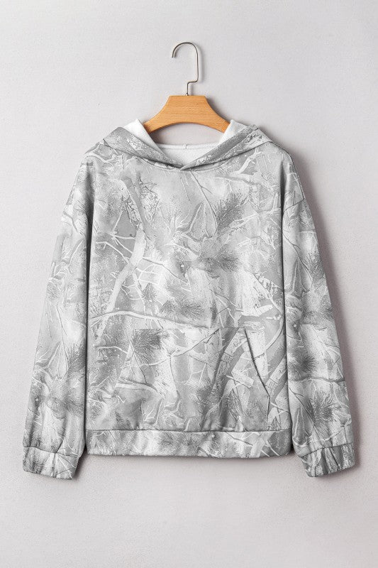 Sudadera con capucha con bolsillo canguro y hombros caídos de camuflaje