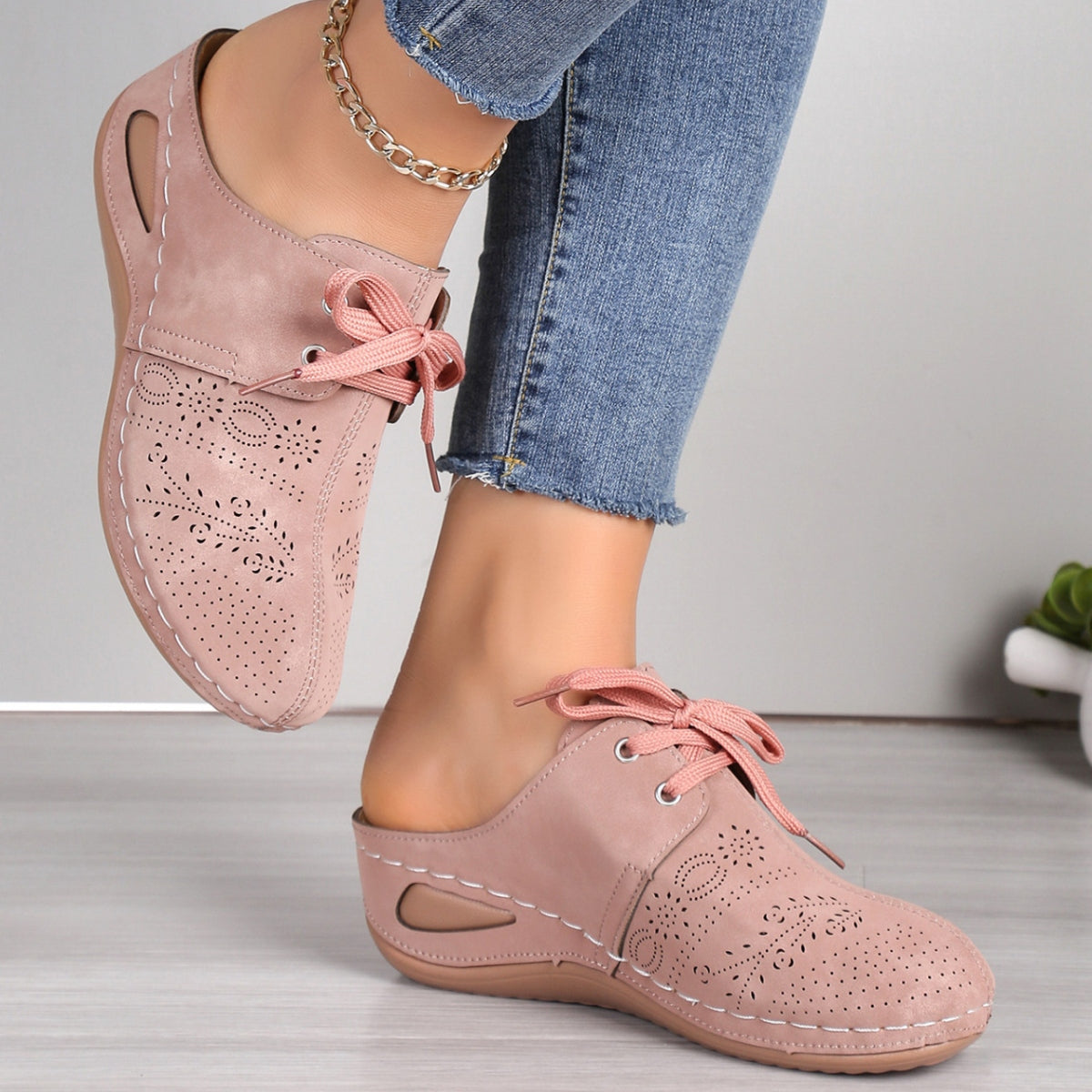 Sandalias de cuña con cordones y punta redonda