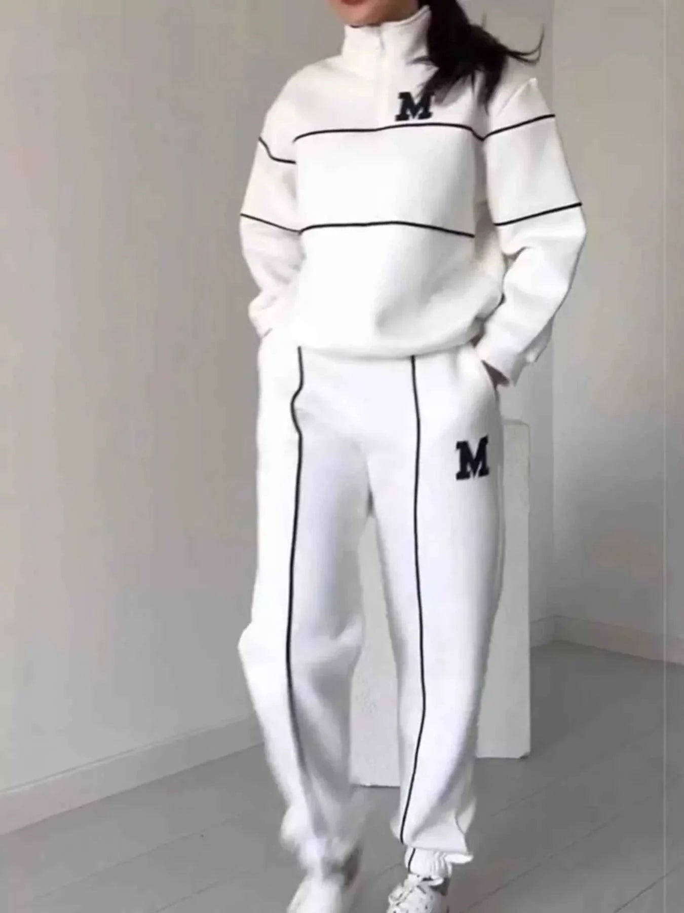 Conjunto de pantalón y top de rayas con cremallera hasta el pecho de talla grande
