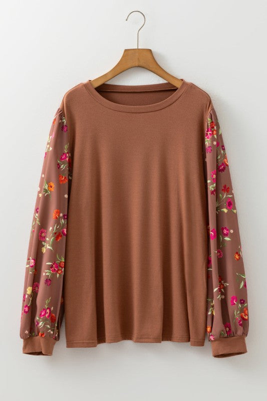 Top de talla grande con estampado floral y manga patchwork de cuello redondo