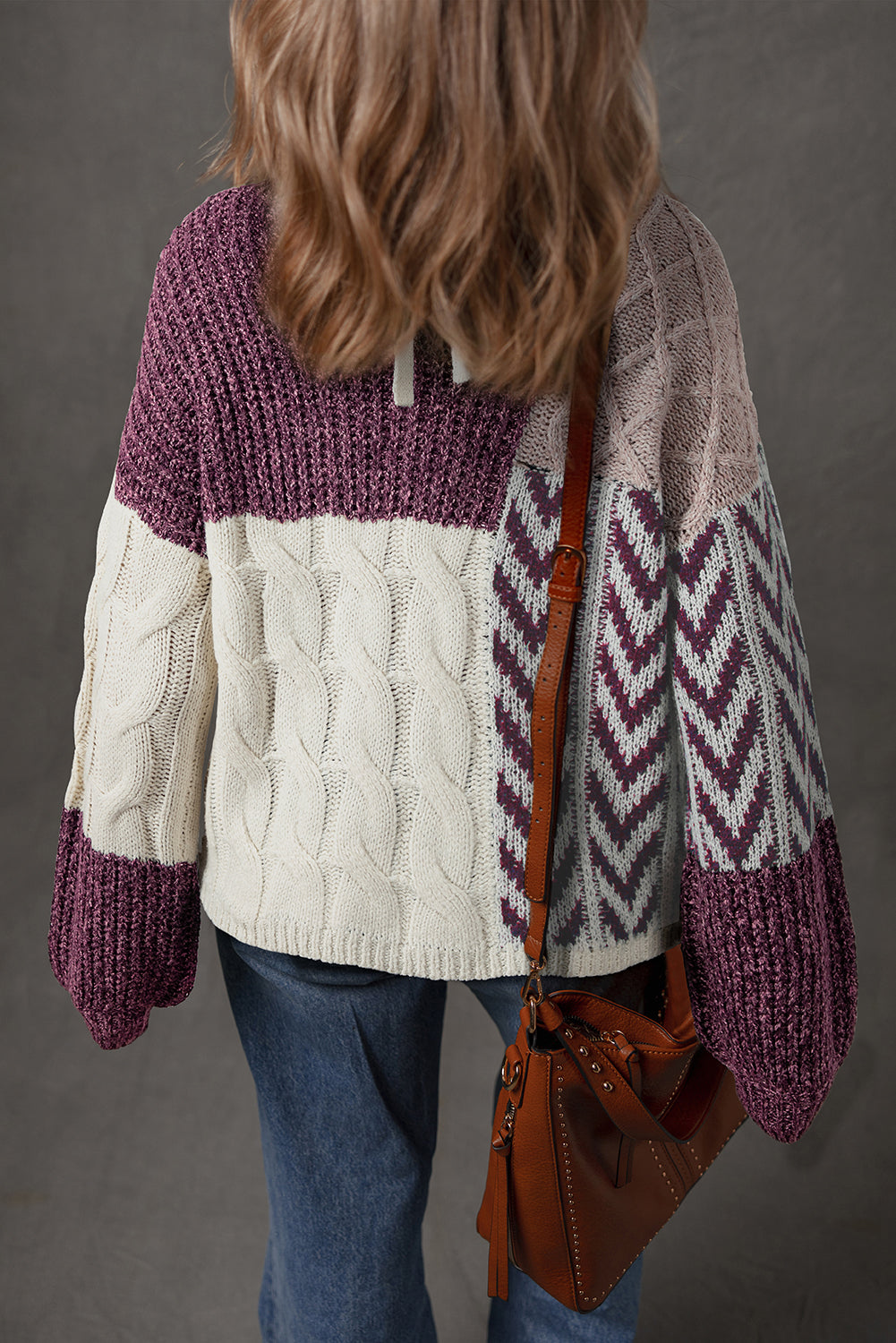 Suéter holgado con bloques de color morado, patchwork y espalda anudada