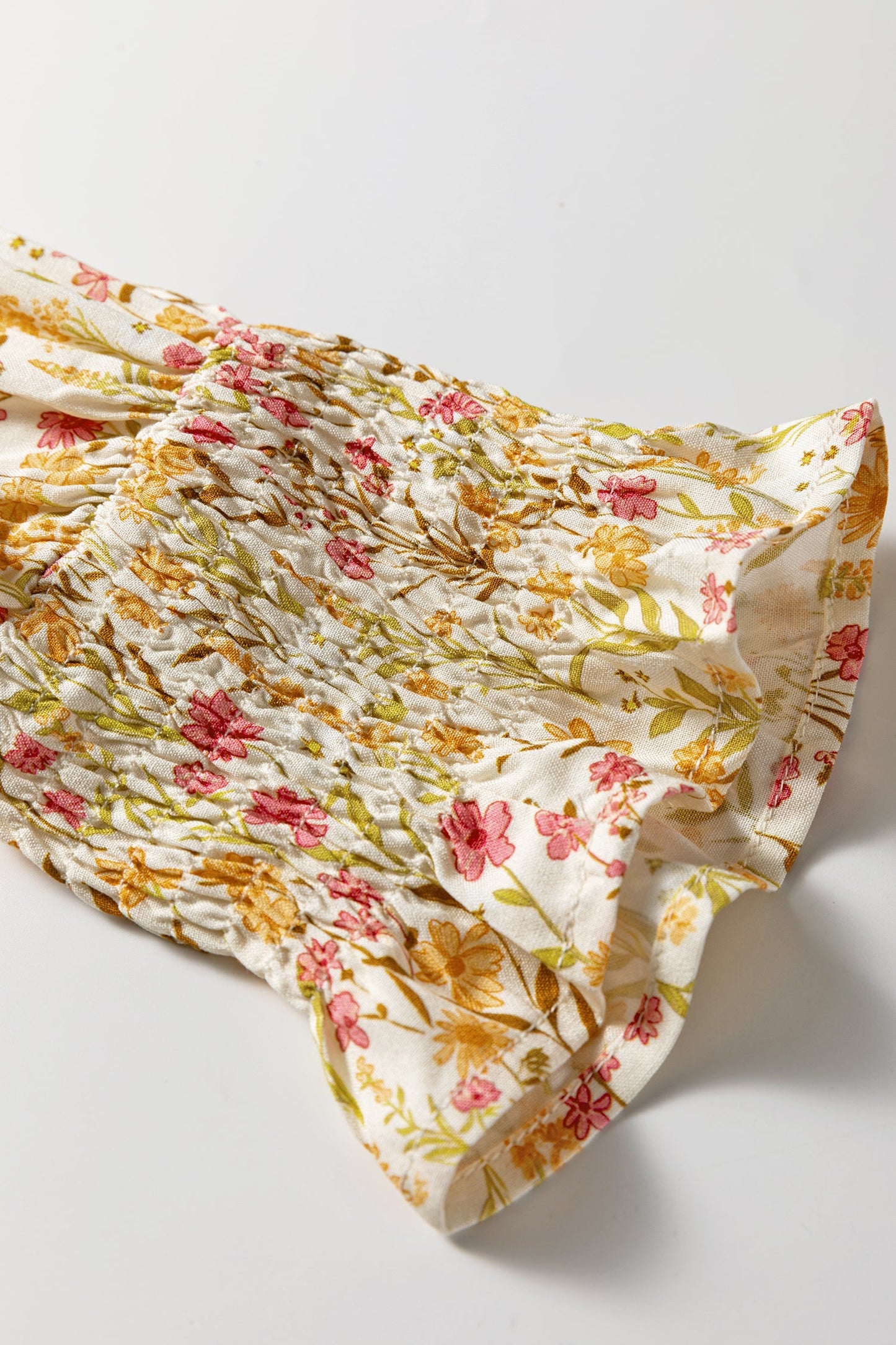 Vestido Camisero Holgado de Manga Larga con Estampado Floral Amarillo, Ribetes Volantes y Puños Fruncidos