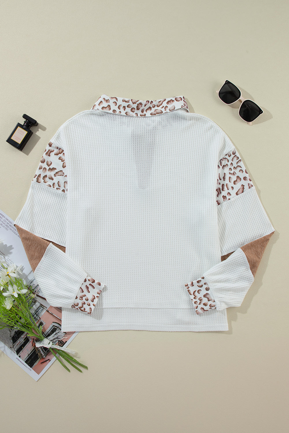 Top de rugby con lazo, gráfico bordado, cuello de leopardo, bloques de color y retazos, blanco, para día de partido