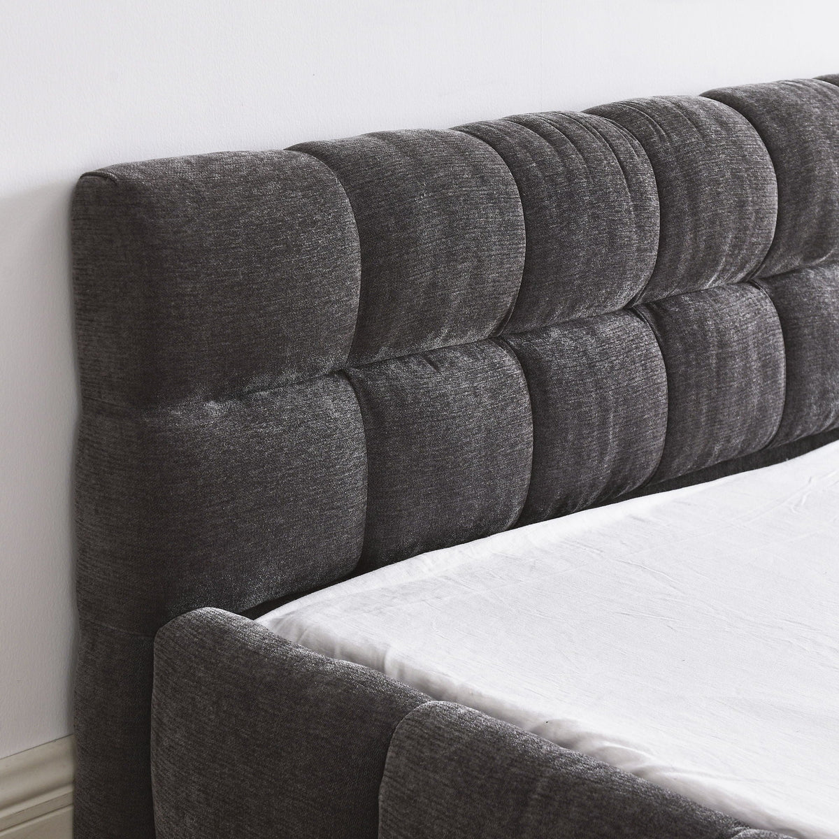 Modern Platform Bed Frame With Thick Fabric