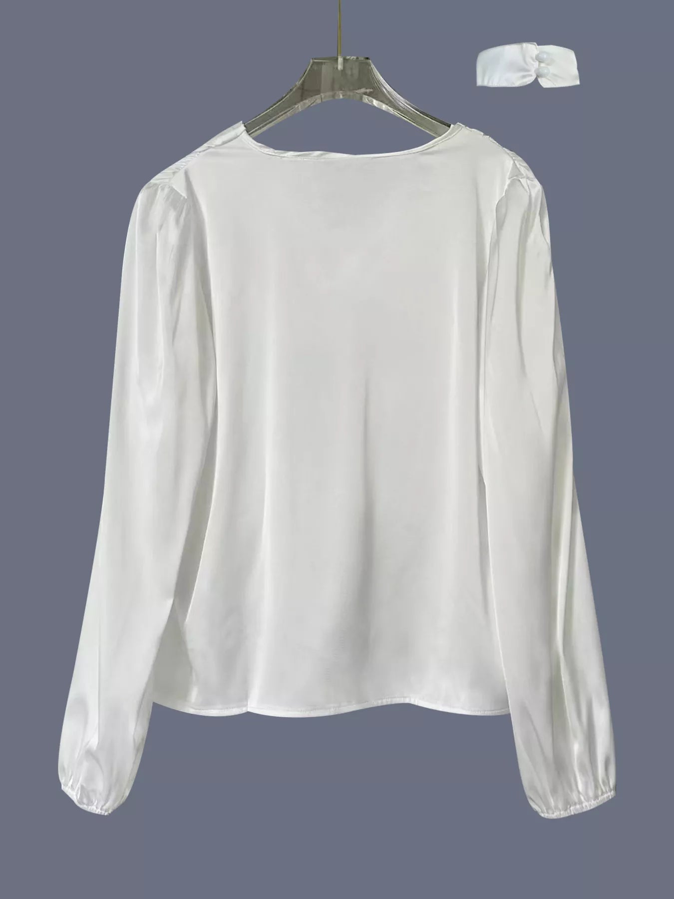 Blusa de manga larga fruncida con cuello en V