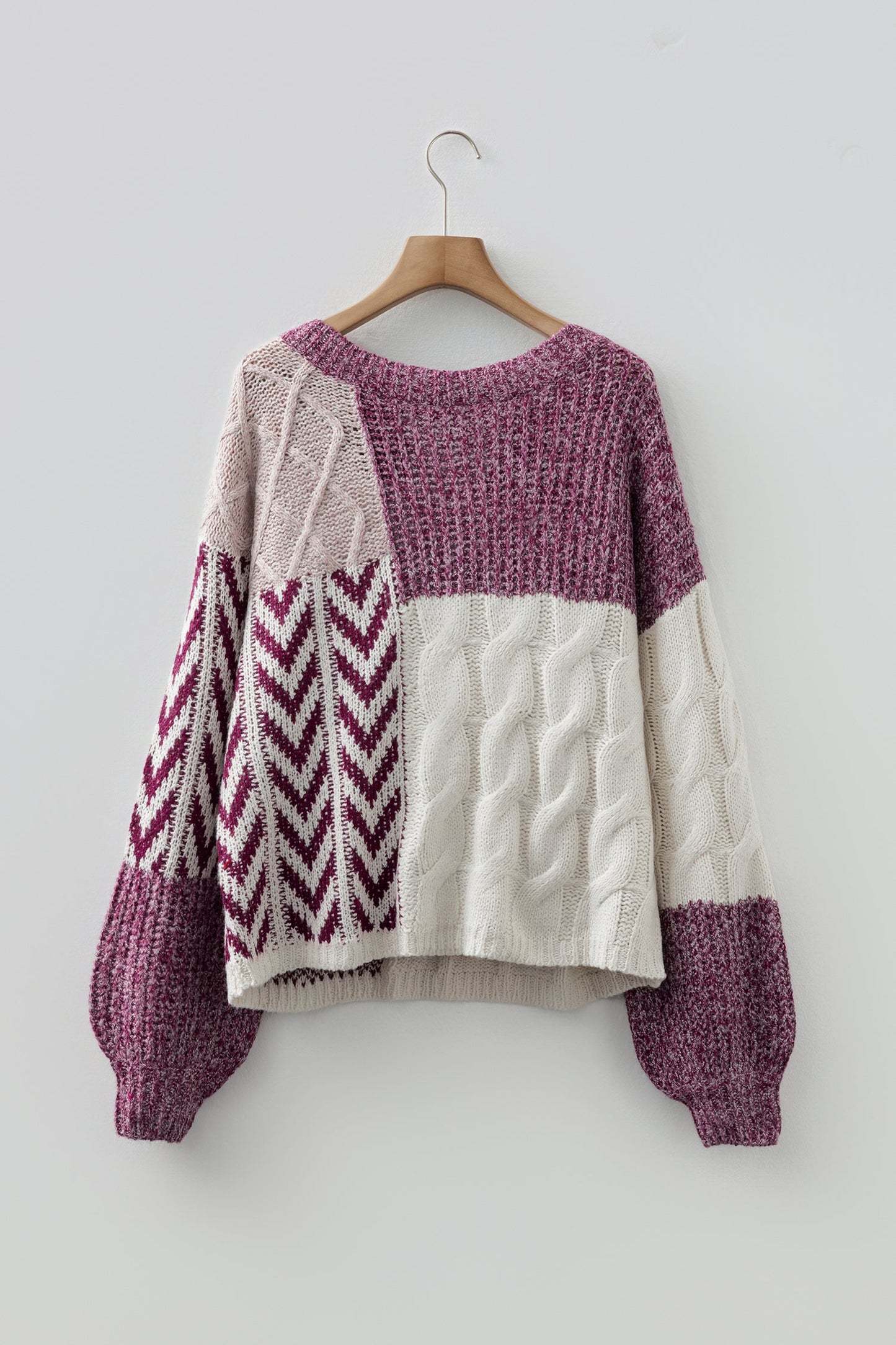 Suéter holgado con bloques de color morado, patchwork y espalda anudada