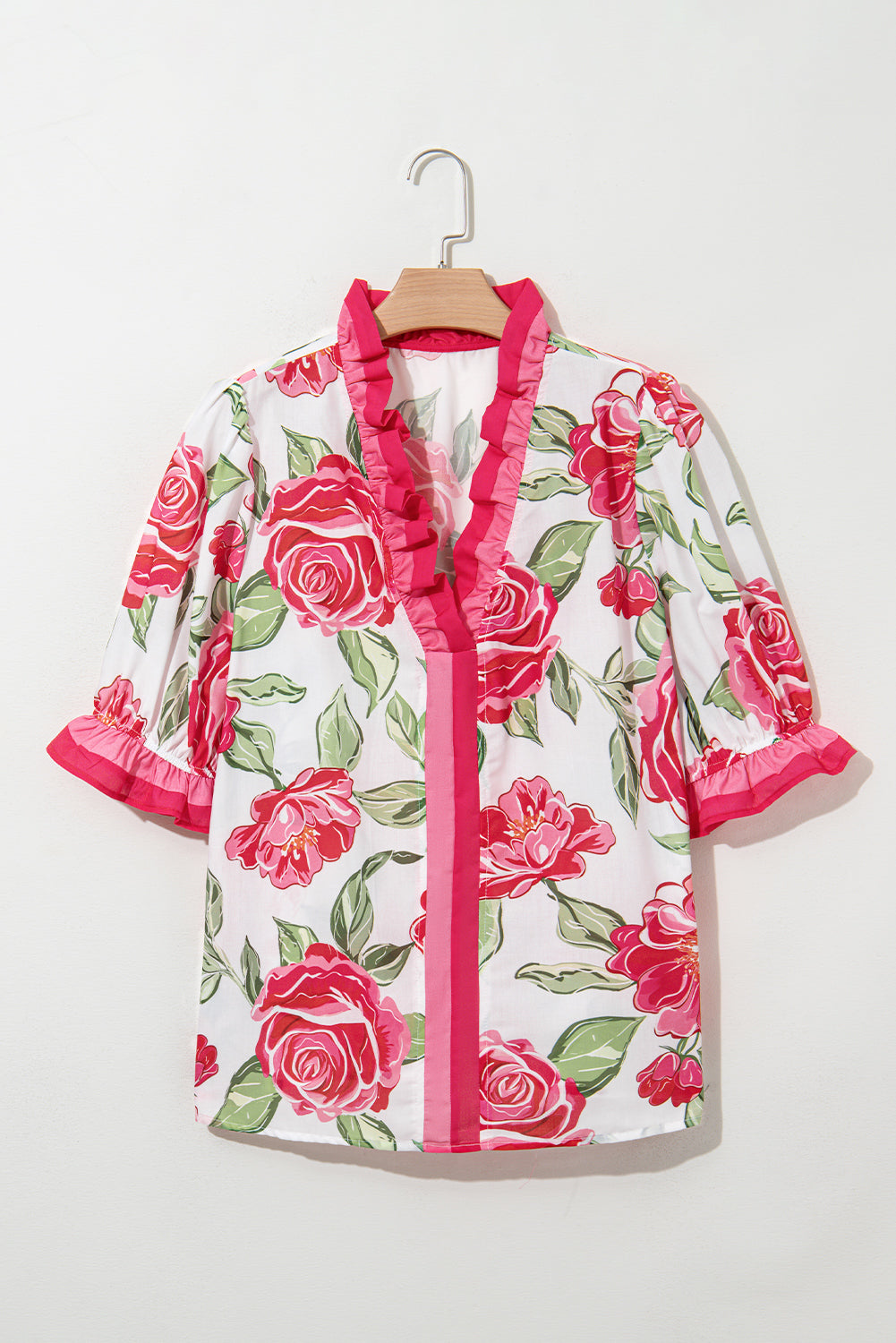 Blusa de manga corta Rose Plus Size con estampado floral y detalle de rayas con volantes