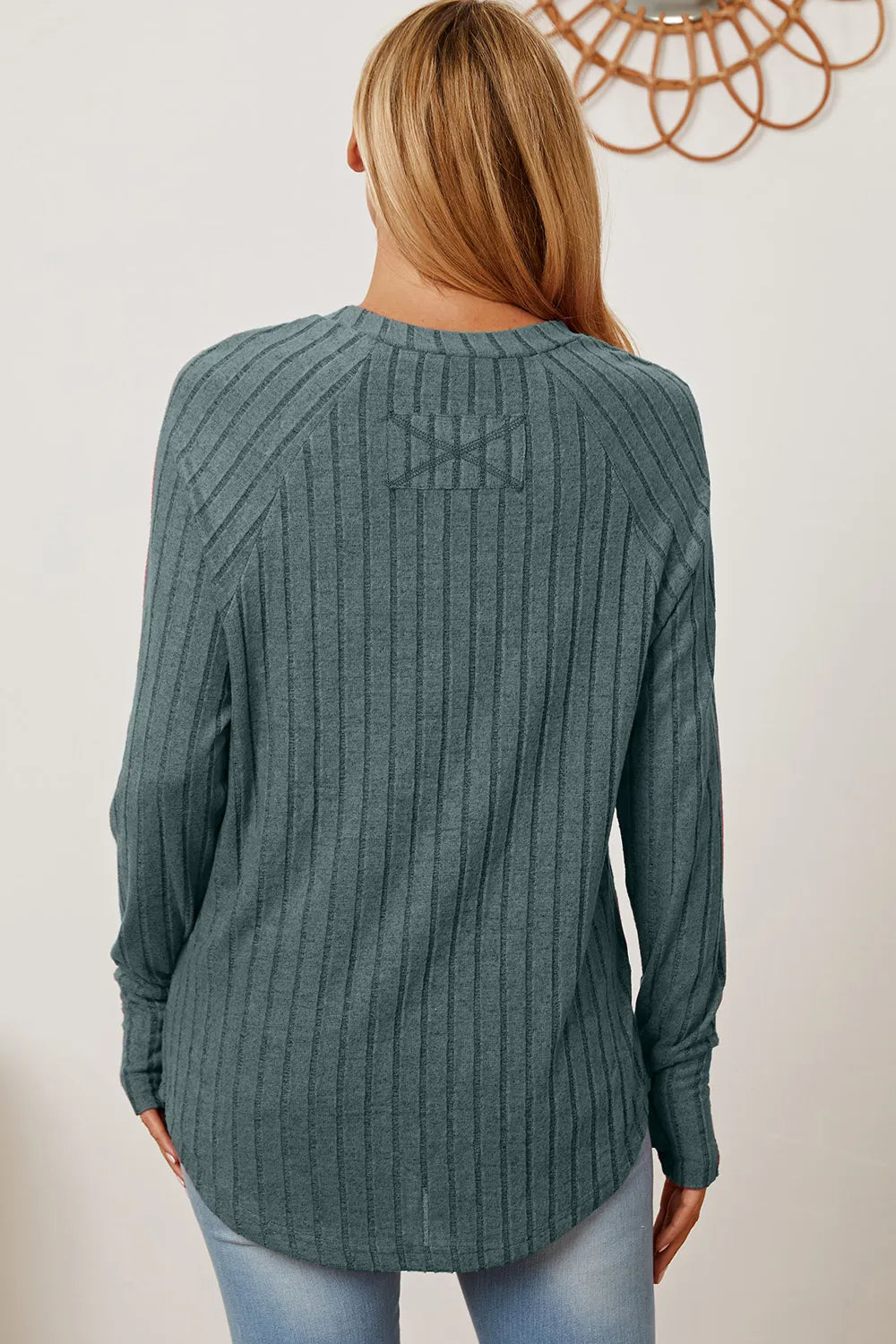 Camiseta básica de canalé con manga de orificio para pulgar y de talla completa para mujer