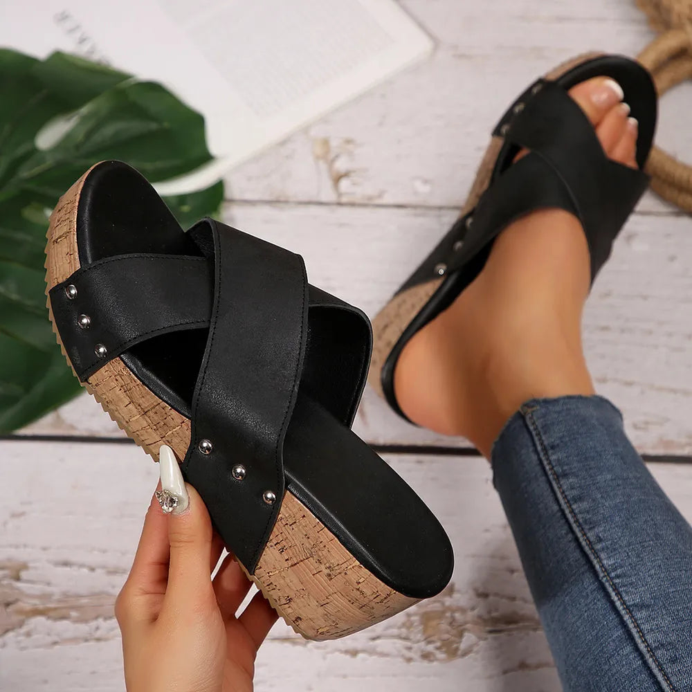 Sandalias de cuña con punta abierta