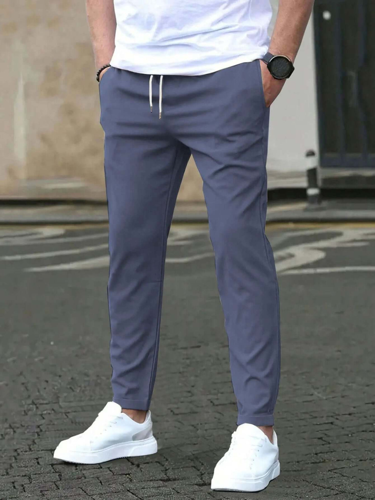Slim Fit Cropped Pants – Casual Straight-Leg Trousers with Leather Tag