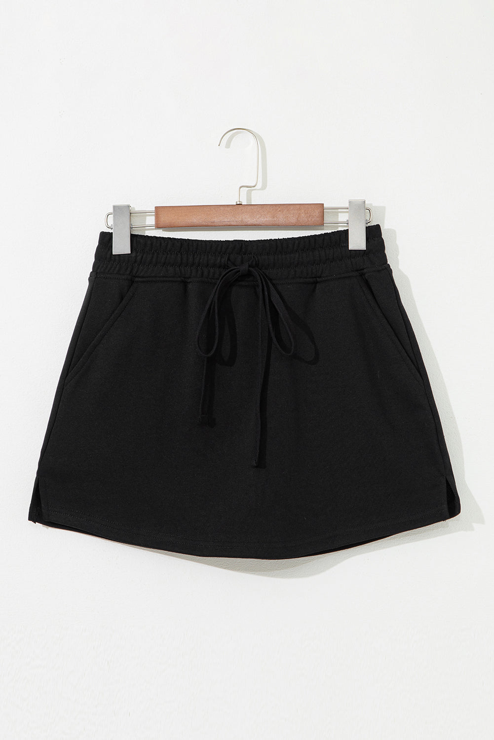 Minifalda pantalón de felpa francesa negra con cordón y bolsillos