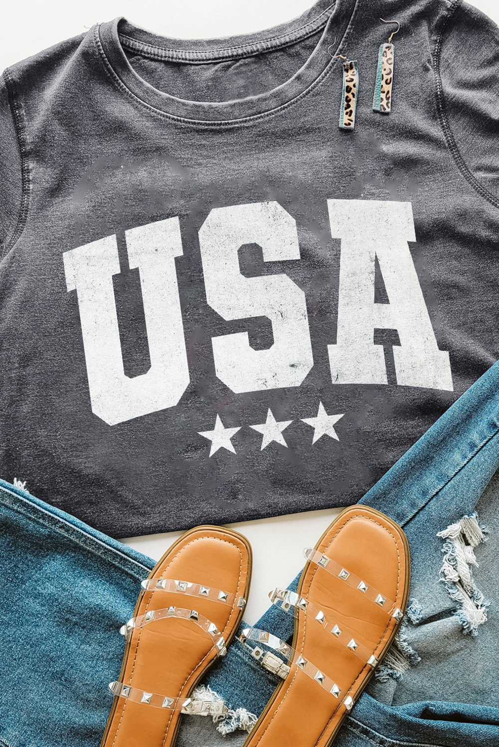 Camiseta de cuello redondo gris con letras USA