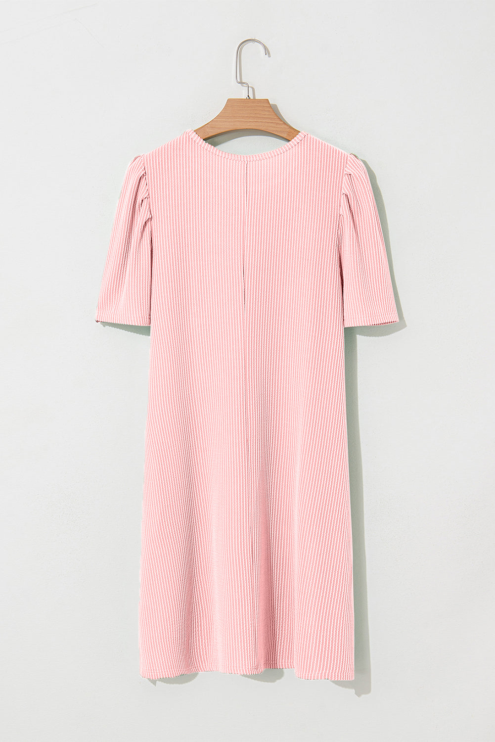 Minivestido fucsia con cuello redondo de manga abullonada